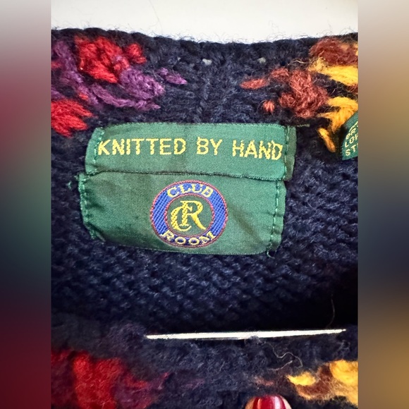 VINTAGE Club Room Knitted by Hand Blue Sweater Men Medium Knit Crest 100% Wool - Picture 2 of 9